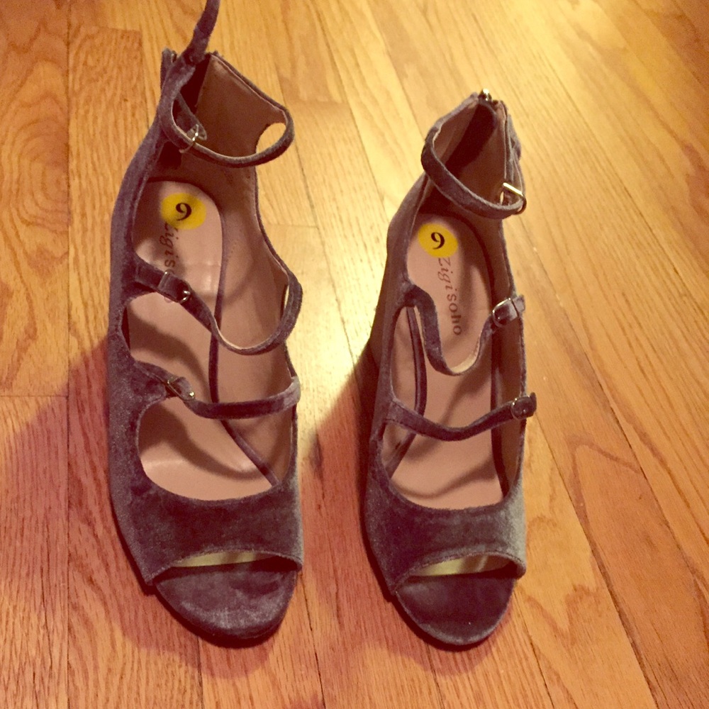 Women's grey felt high heels